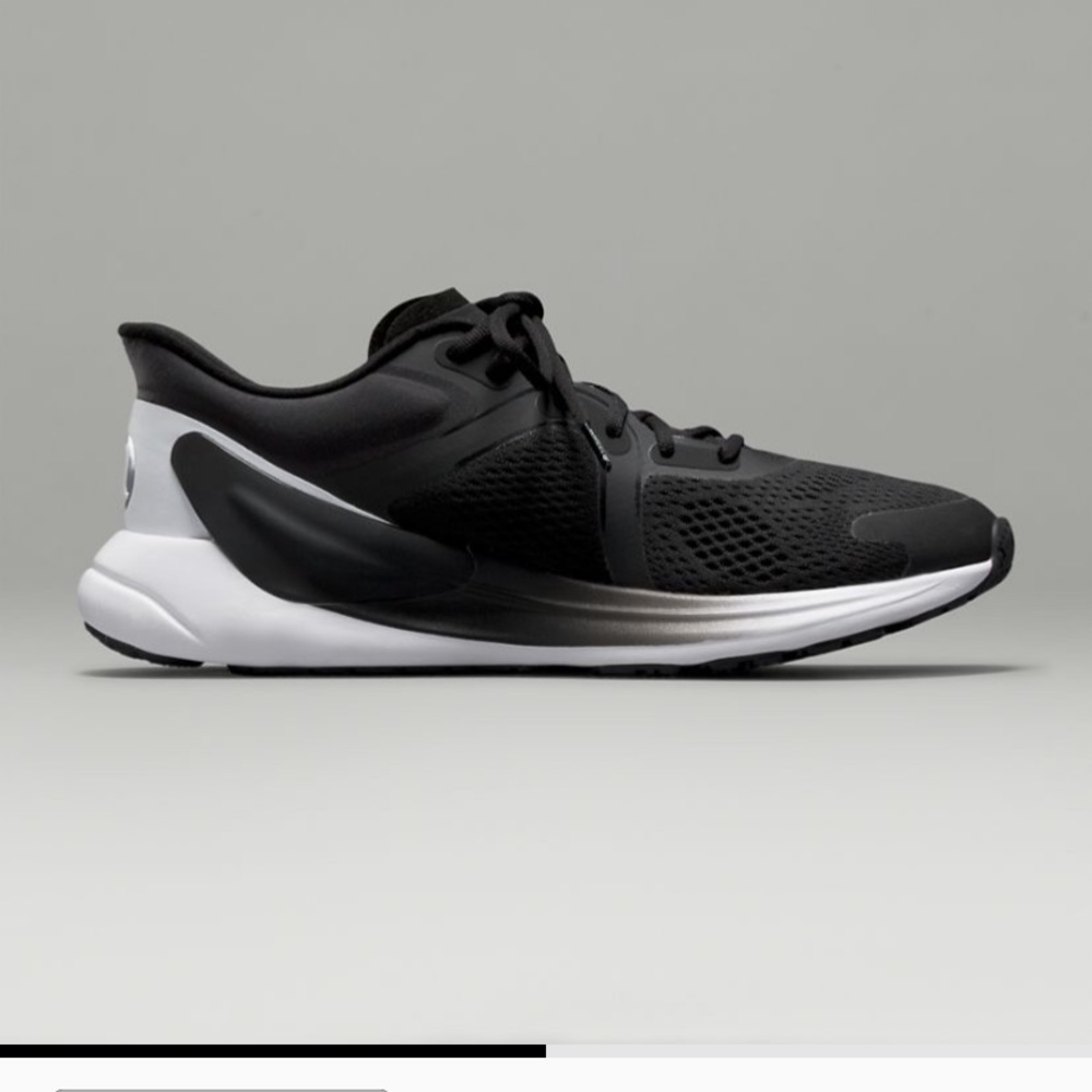 Lululemon running shoes sz 9 Black and White